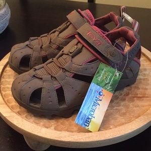 New Teva Sz 5 Water Hiking Outdoor Shoes Sandals